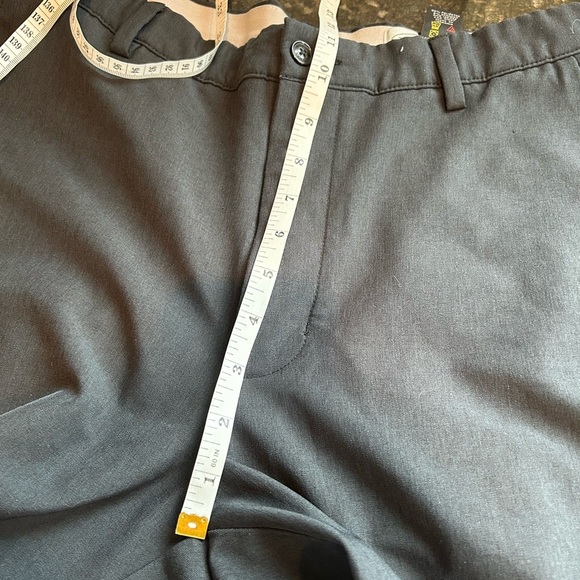 Greg Norman flat front poly/spandex charcoal golf and activewear shorts. 36” - Picture 7 of 8